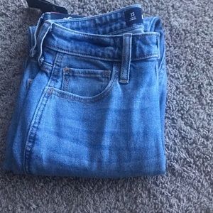 Ultra High-Rise Mom Jean Hollister- 3 Short